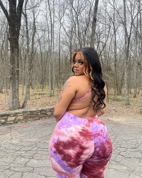 biggbootyjeniaah onlyfans leaked picture 1