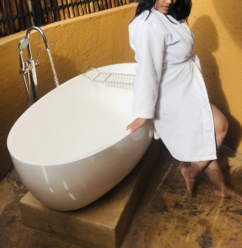 courtneyfetish onlyfans leaked picture 1