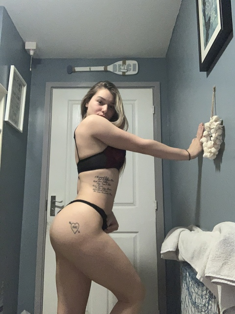 evie19xo onlyfans leaked picture 1