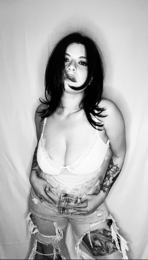 lyssalovesu onlyfans leaked picture 1